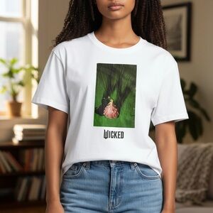 Wicked White and green Graphic Tee Sz Medium